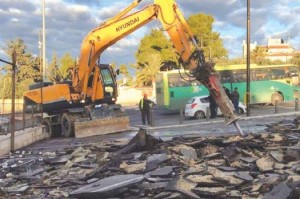 Jerusalem: On 19 December 2016, Israeli Forces Demolish Commercial Facility in Shaikh Jarrah Neighborhood Belonging to Adnan Harhash.