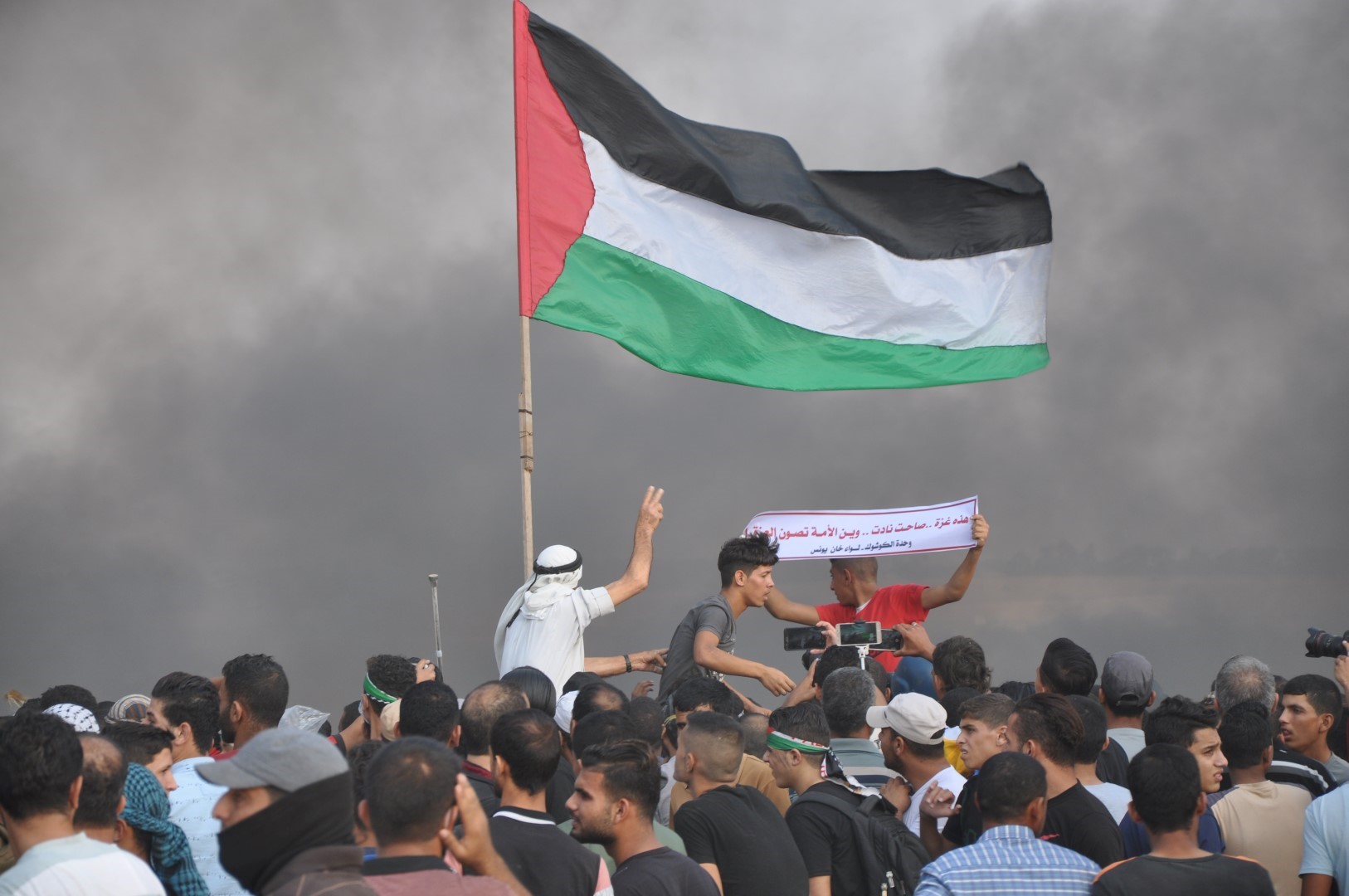 For the 30th Friday of Return and Breaking Siege March, Israeli Forces Wound 275 Civilians, including 49 Children, 3 Women, 3 Journalists, 4 Paramedics and 10 Sustaining Serious Wounds