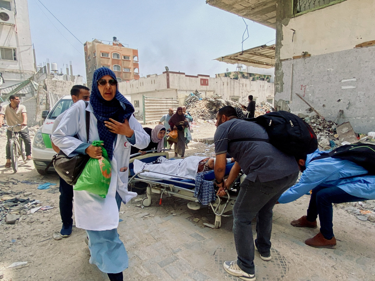 تغطية ميدانية: قوات الاحتلال تواصل القتل الجماعي واستهداف المستشفيات في قطاع غزة تكريساً لجريمة الإبادة الجماعية