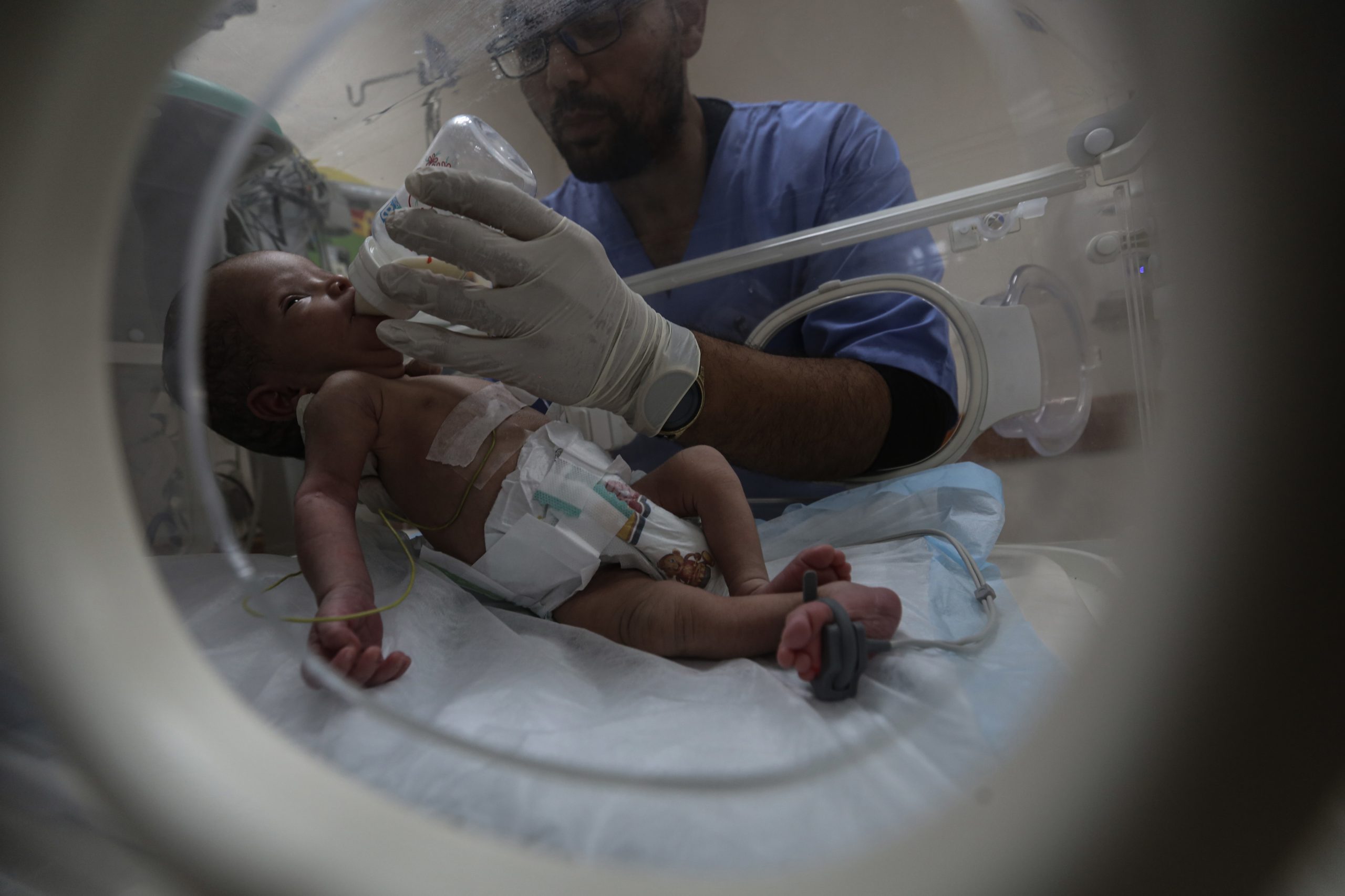 نداء عاجل: حياة أطفال قطاع غزة في خطر بسبب حرمانهم من الحليب العلاجي والصناعي
