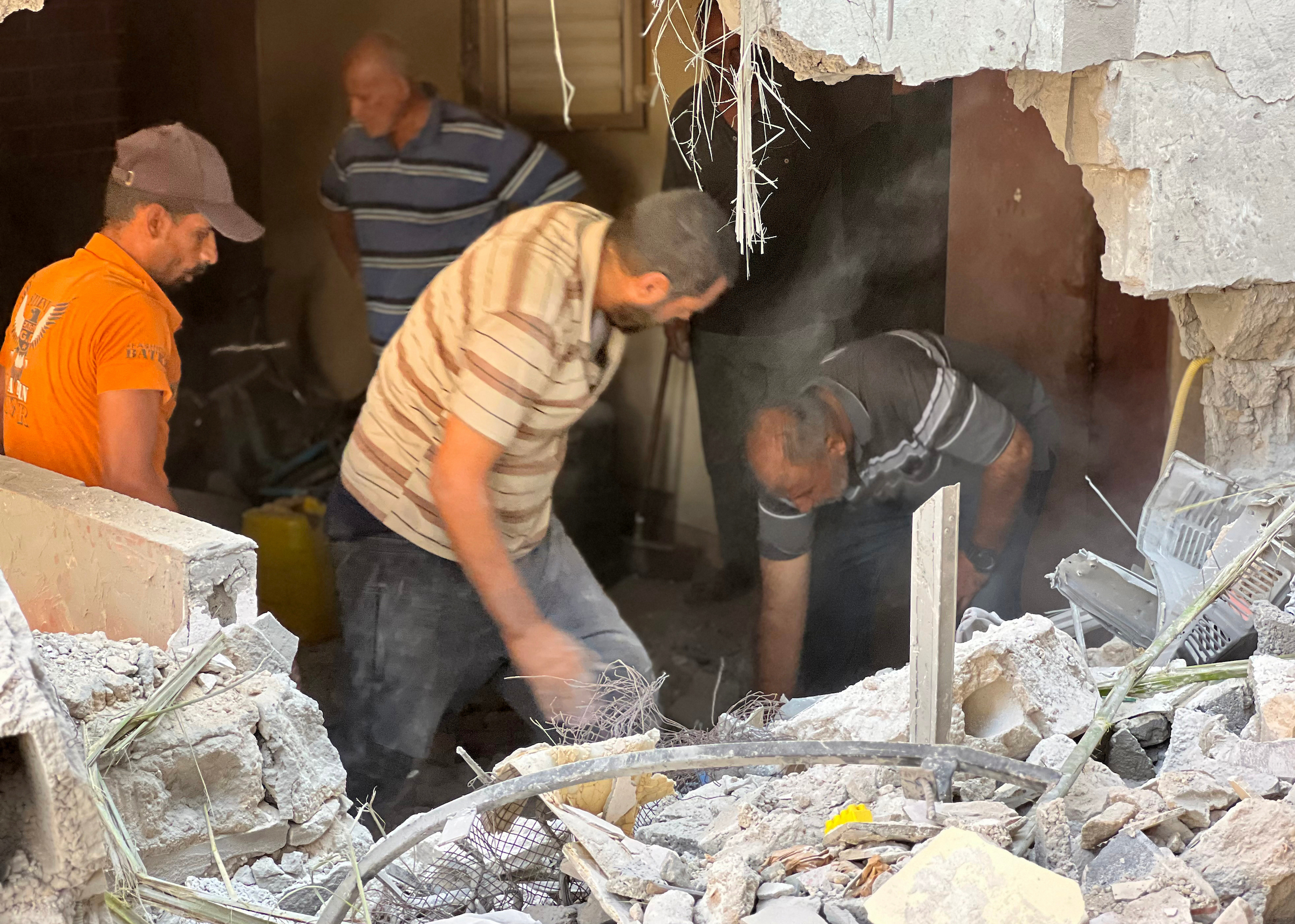 الاحتلال يستبيح المناطق التي يوجه السكان للنزوح إليها .. لا مكان آمن في غزة