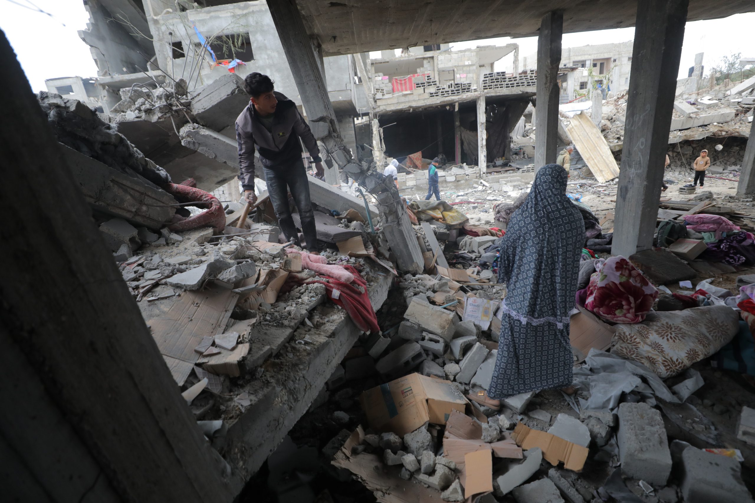 وقف إطلاق النار في غزة غير قائم عملياً: قوات الاحتلال تواصل القصف وإطلاق النار يومياً وسقوط المزيد من الضحايا المدنيين