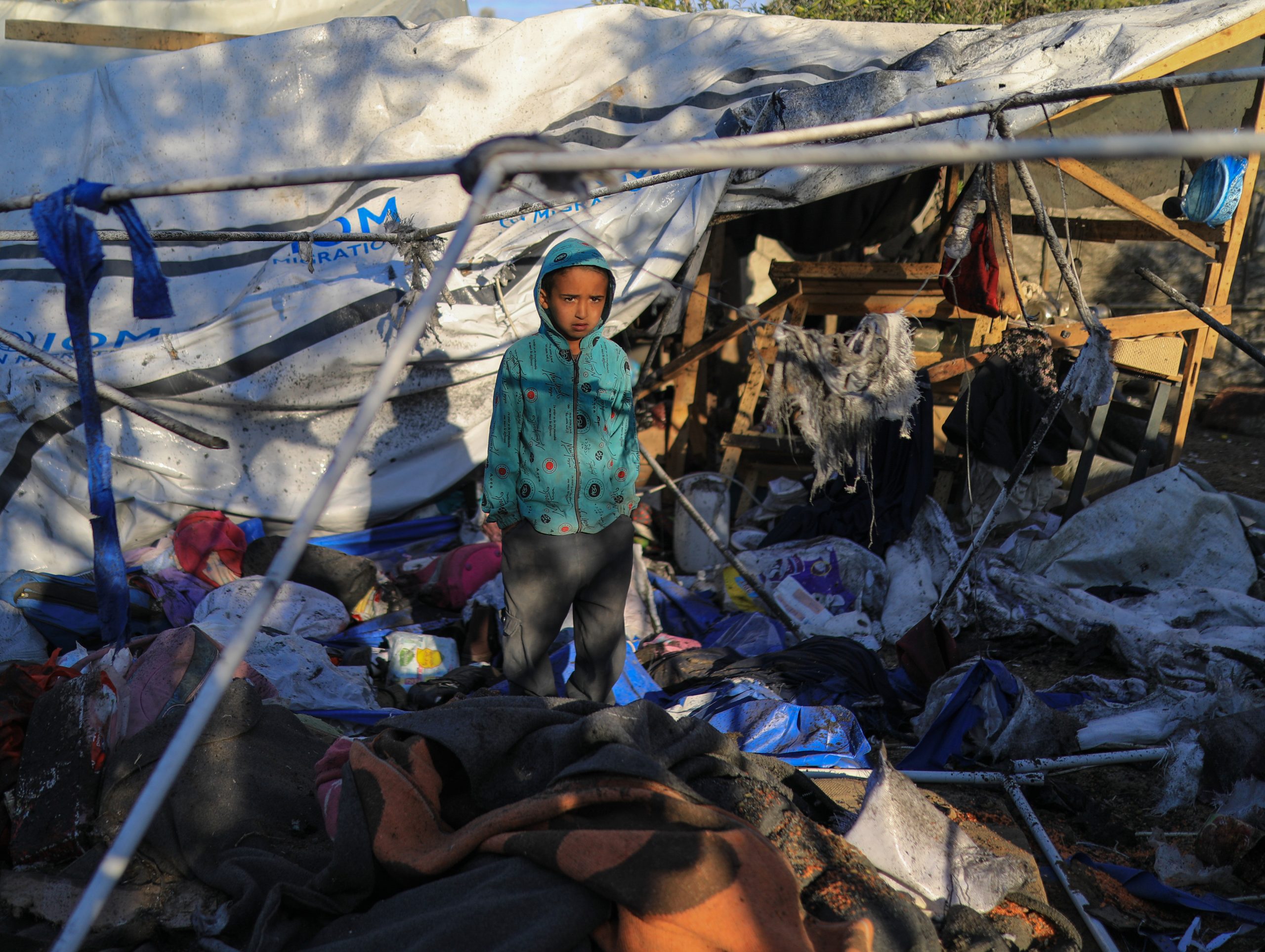 الاحتلال يقتل ثلاث فلسطينيات بينهن صحفية وطفلتان بغزة