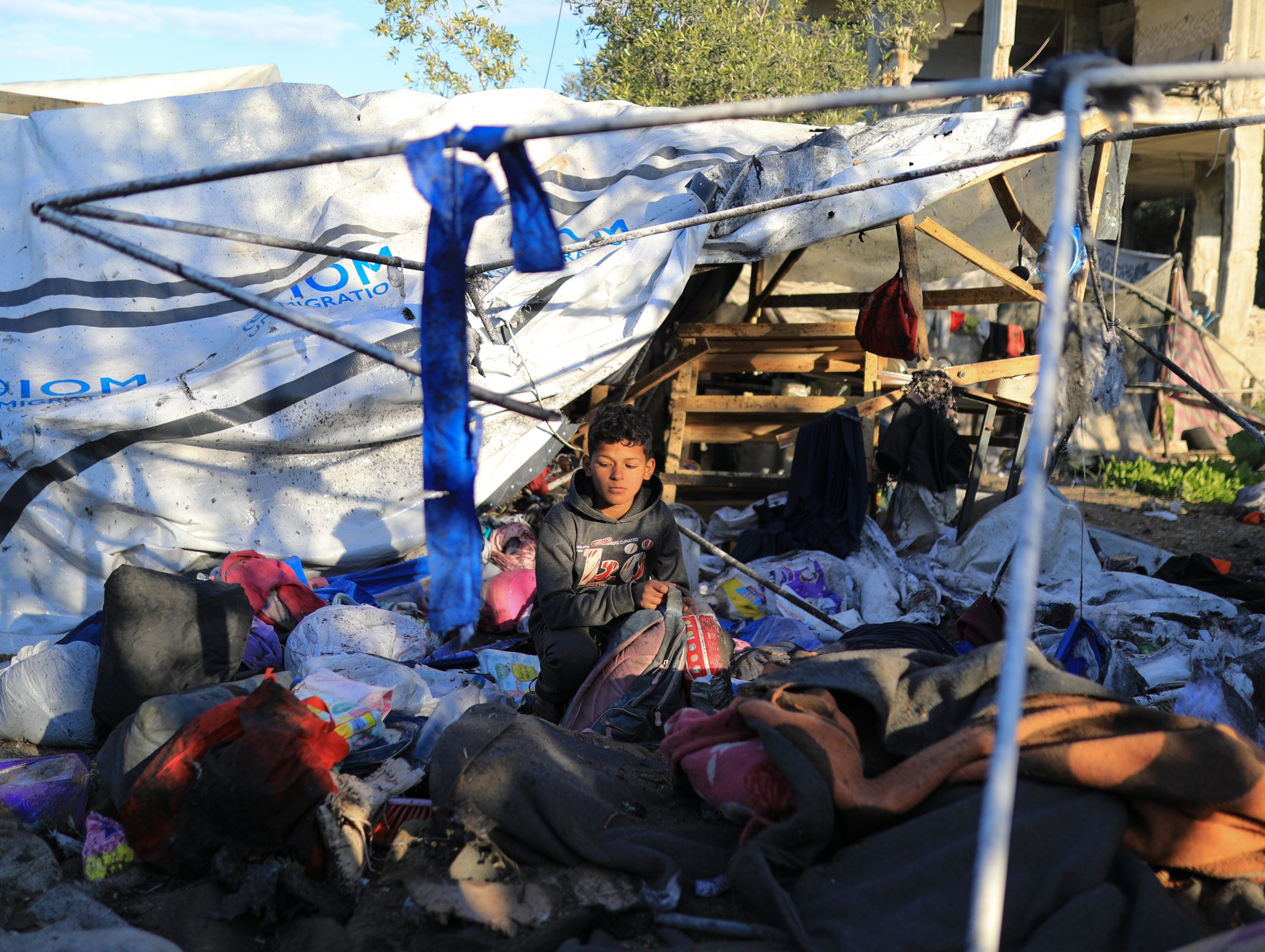 الاحتلال يقتل ثلاث فلسطينيات بينهن صحفية وطفلتان بغزة