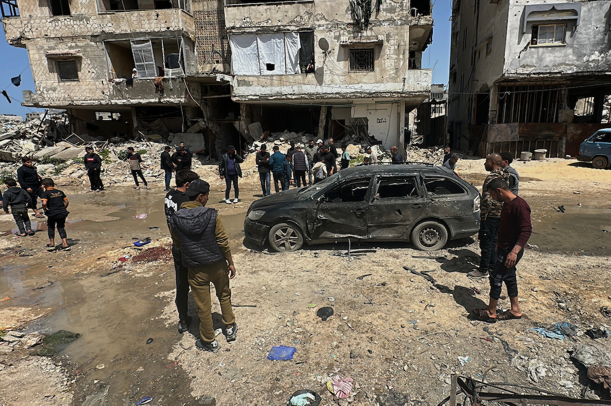 استهداف الاحتلال ممنهج للطواقم الصحية والمركبات المدنية في غزة